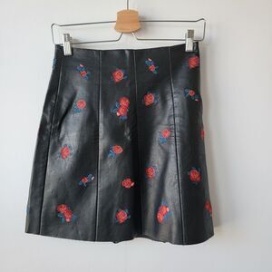 Club Monaco womens Edvard Faux Leather Embroidered Skirt sz 2 Mini Floral Roses